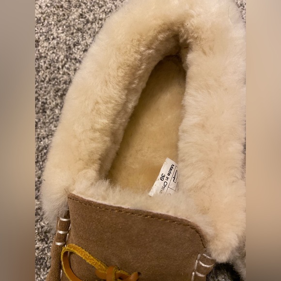 Slippers - Picture 7 of 9